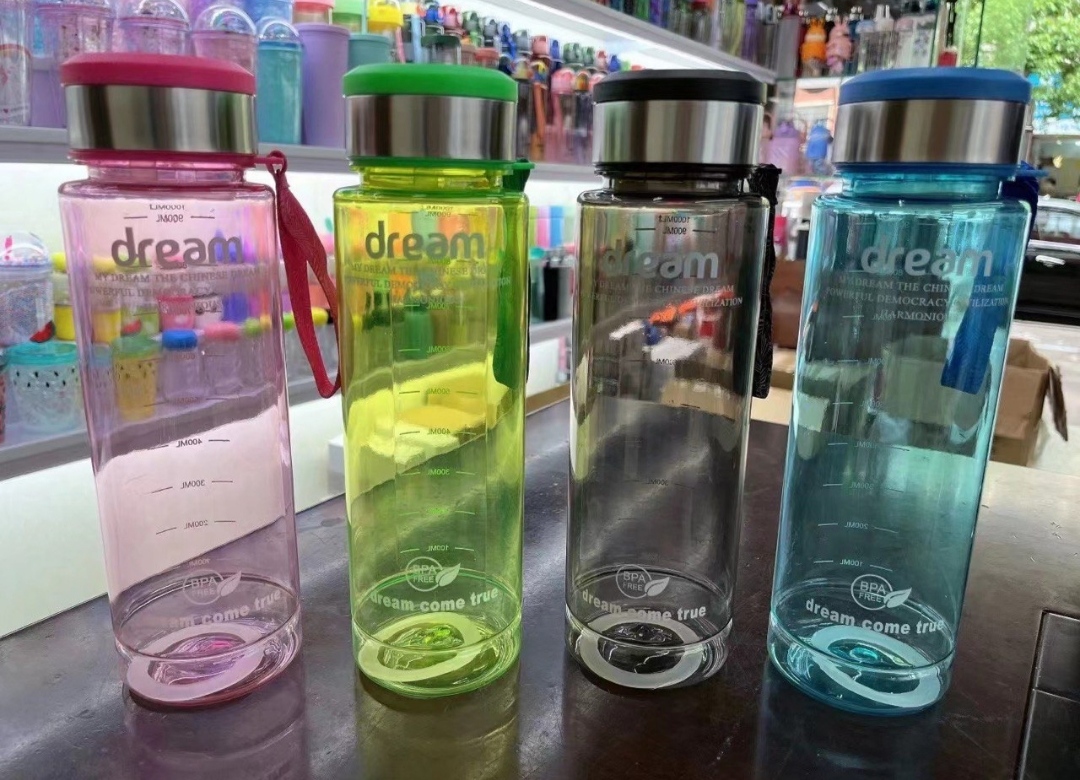 بطری آب شفاف یک لیتری